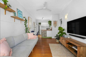 Beach Pad close to Airport and Iconic Kirra Beach
